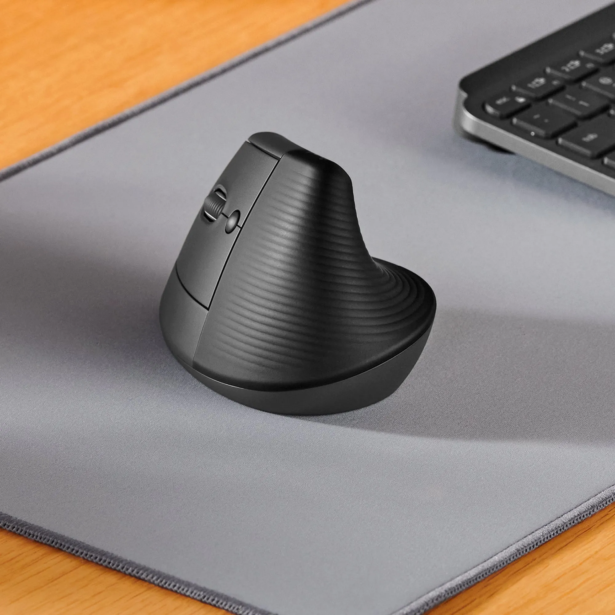 Logitech Lift Vertical Ergonomic Mouse - Vertikal Für Linkshänder