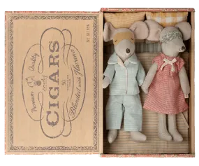 MUM & DAD MICE IN CIGAR BOX